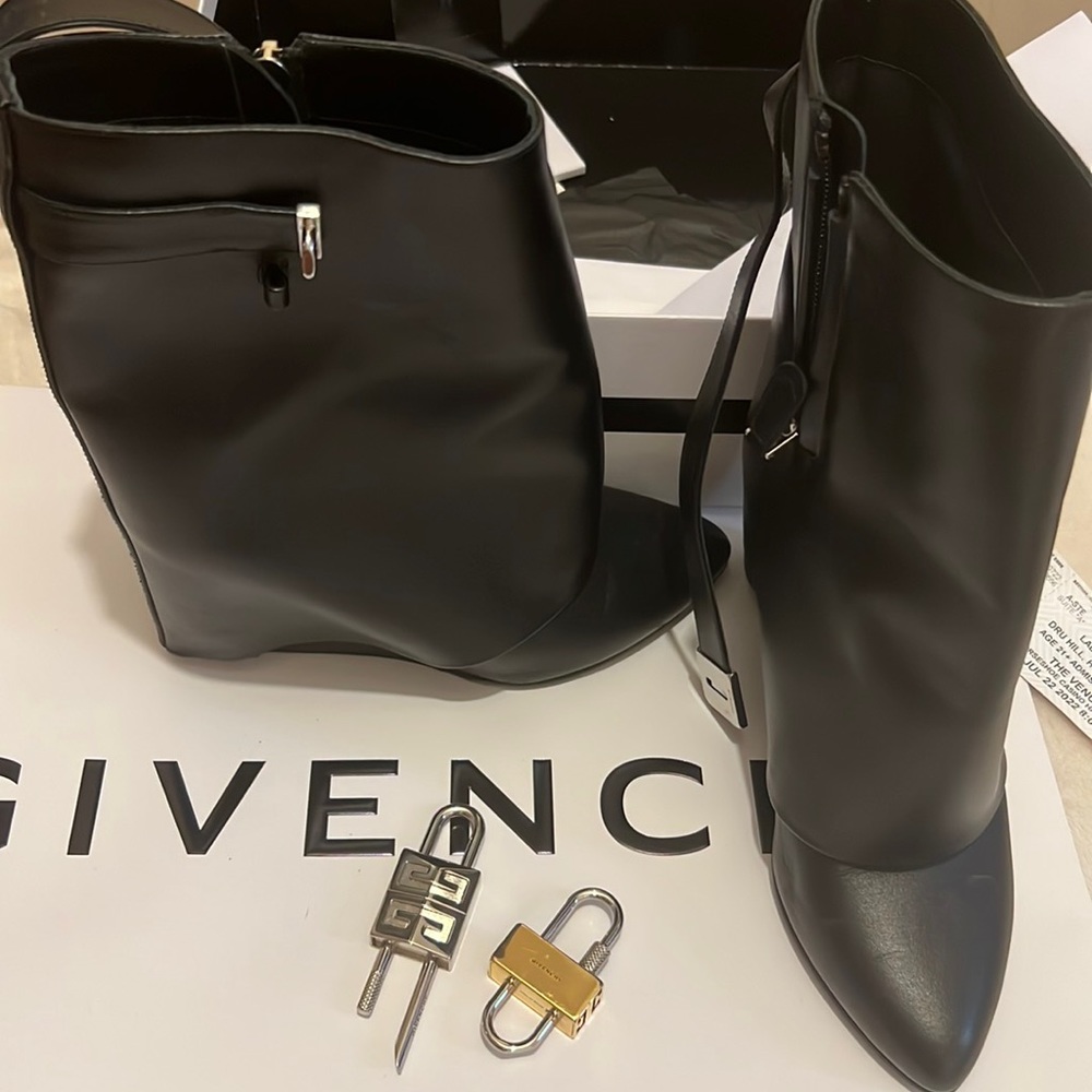 SHARK BOOTS GIVENCHY